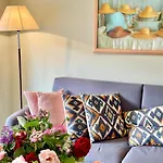 Central Townhouse With Free Off Road Parking And Garden