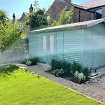 Central Townhouse With Free Off Road Parking And Garden