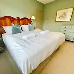 Central Townhouse With Free Off Road Parking And Garden