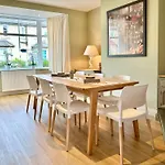 Central Townhouse With Free Off Road Parking And Garden