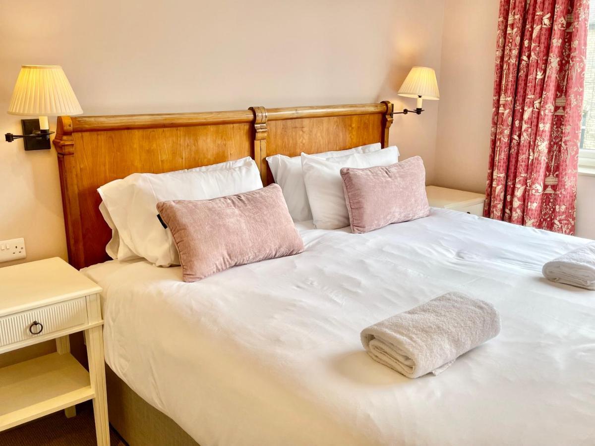 Townhouse With Free Off Road Parking And Garden Holiday home