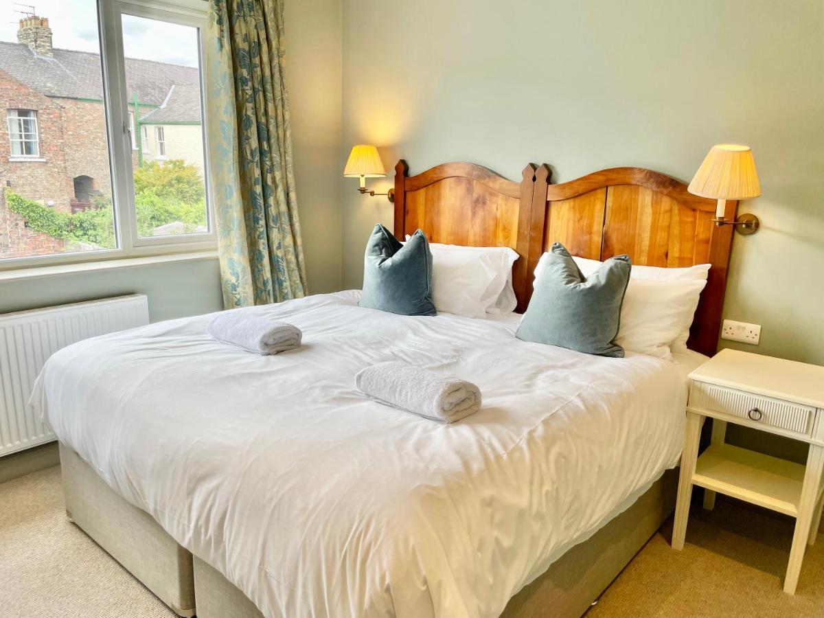 Townhouse With Free Off Road Parking And Garden * York