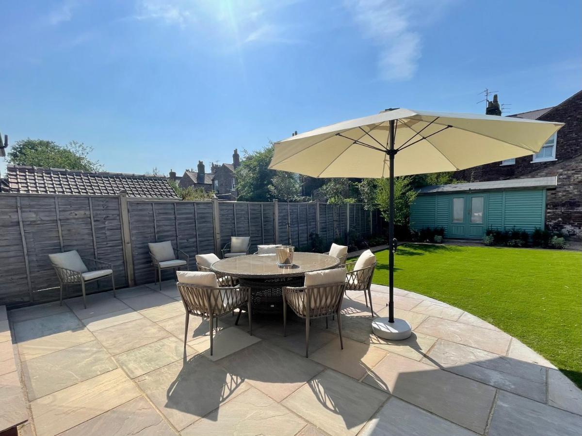 Townhouse With Free Off Road Parking And Garden Holiday home York